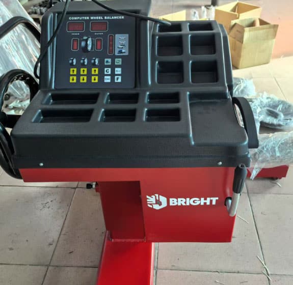 Bright tyre balancing machine